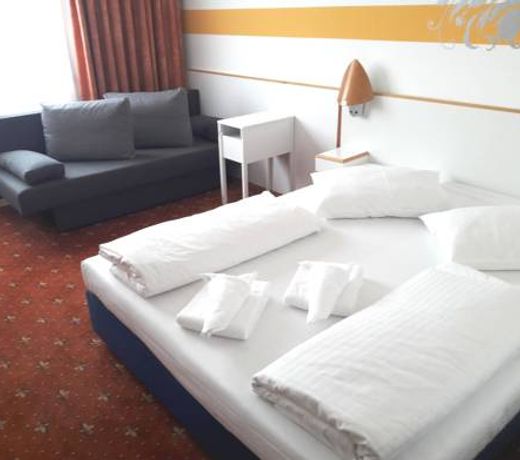 Lenas West Hotel