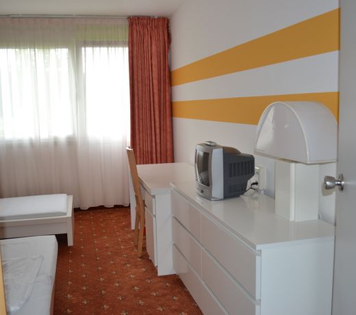 Lenas West Hotel