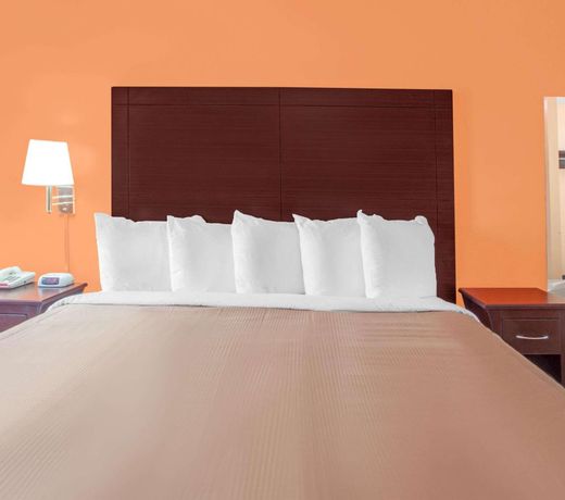 Days Inn by Wyndham Moulton