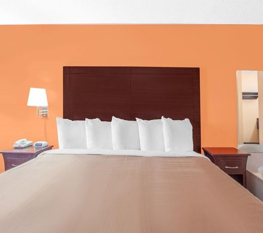 Days Inn by Wyndham Moulton