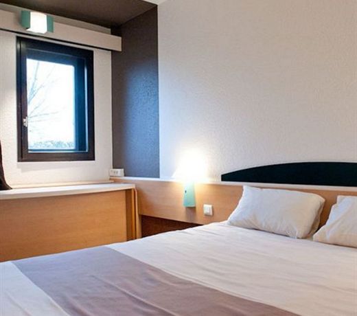 Egg Hotel Paris Gonesse