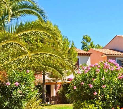 Résidence Pierre & Vacances le Hameau de la Pinède