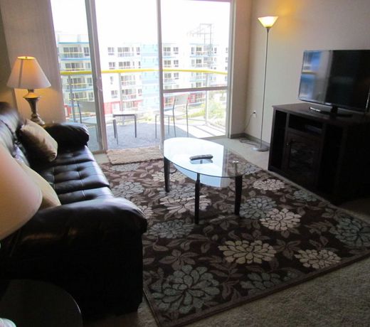 Walk to the Beach! Resort Style Apartment