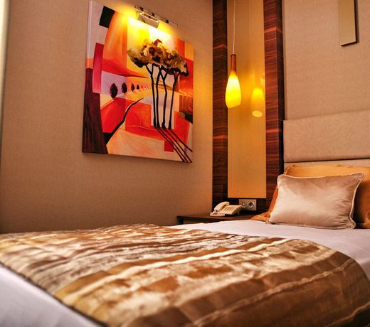 Avin Hotel