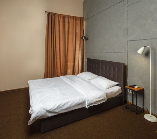 Mezzanine Hotel