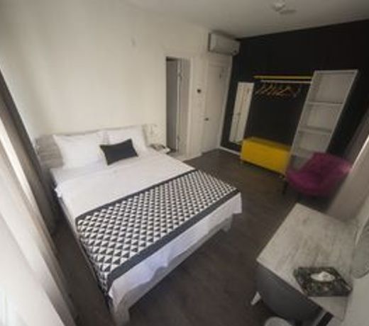 Piano Hotel