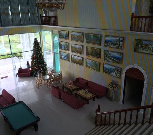 Highlander Hotel and Resort