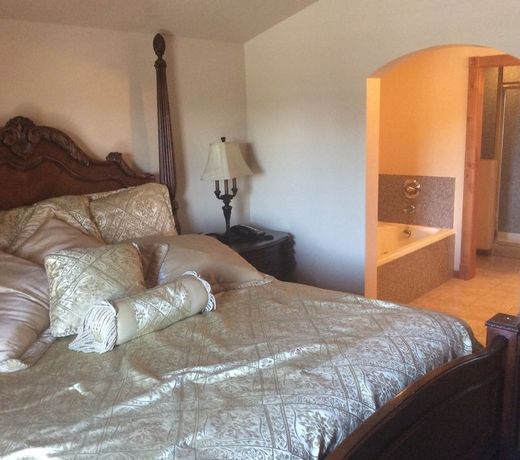 Hotel and Resort Rooms by Midway Lodging