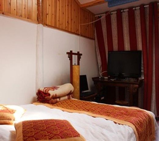 Pine Bamboo Inn