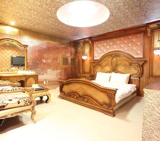 BOBOS HOTEL