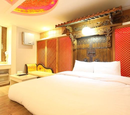 BOBOS HOTEL