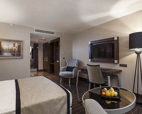 Ramada Hotel & Suites by Wyndham Istanbul- Sisli - Стамбул - фото 7