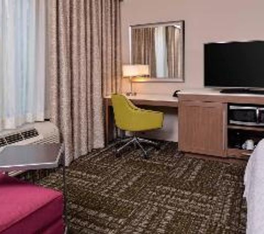 Hampton Inn & Suites Dallas Market Center
