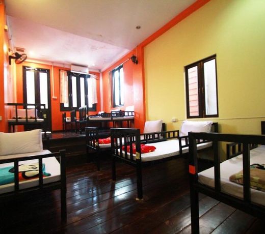 Niny Backpackers
