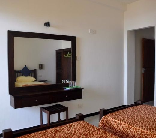 Avenra Beach Hikkaduwa