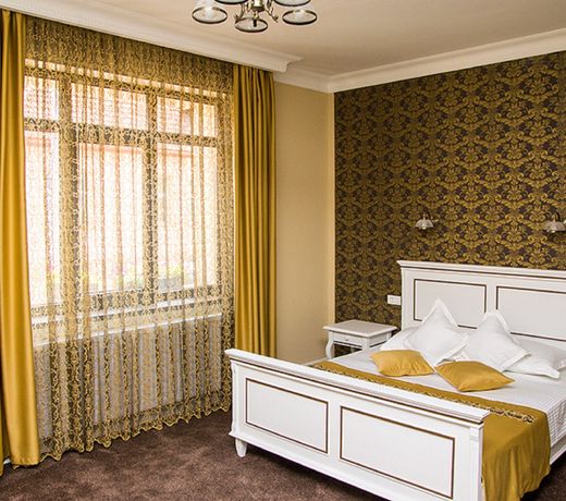 4Cardinal's Hotel Boutique
