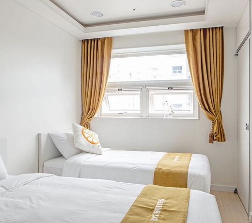 D Seven Suites
