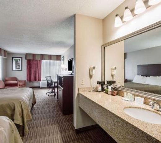 Quality Inn & Suites Lawrence - University Area