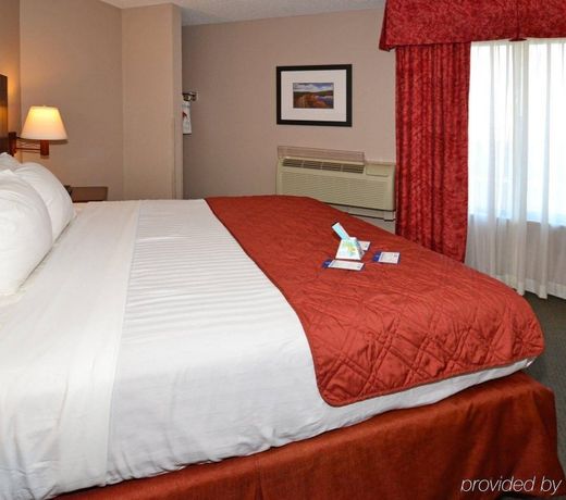 Quality Inn & Suites Lawrence - University Area