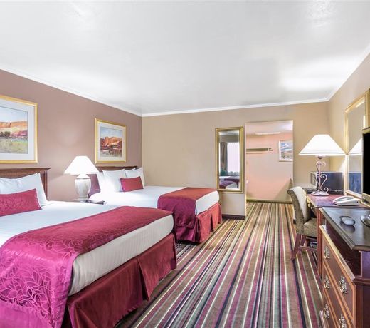 Days Inn & Suites by Wyndham Logan