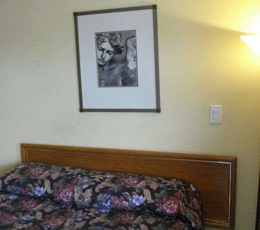 Eastcourt Motel
