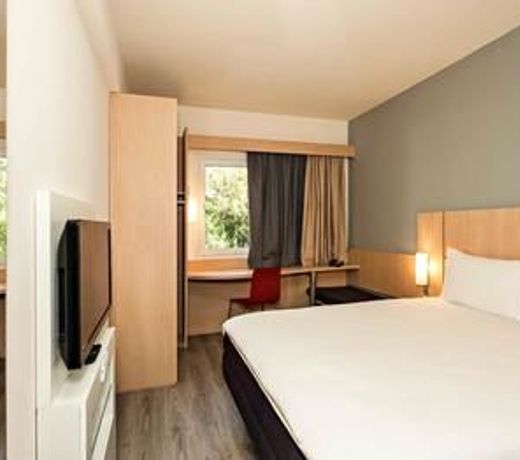 ibis Pilar