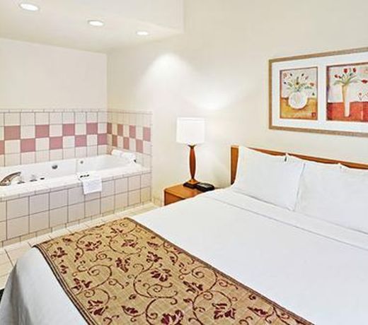 Fairfield Inn & Suites by Marriott San Antonio Airport/North Star Mall