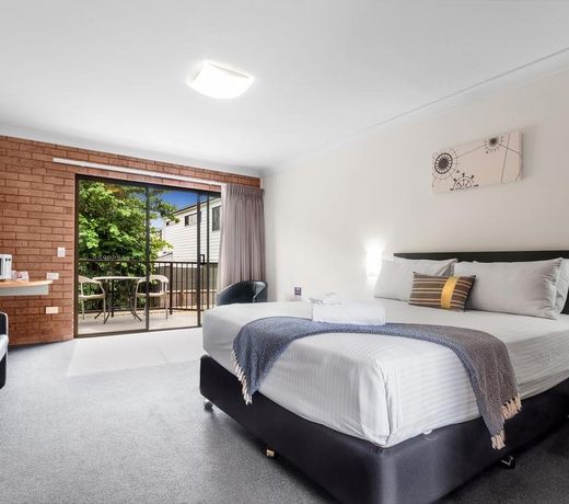Airport Admiralty Motel