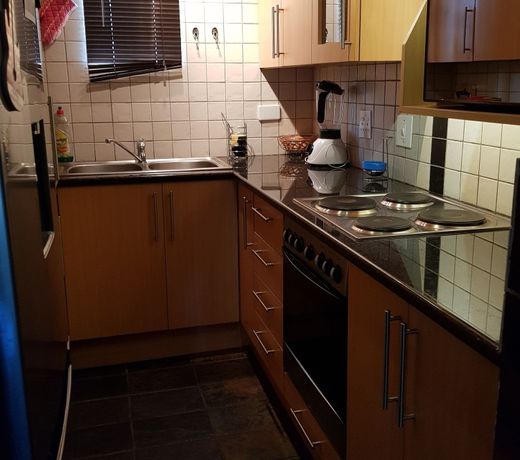 Six Valk Avenue Guest House