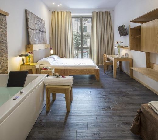 AQUAROOMS Luxury Suites