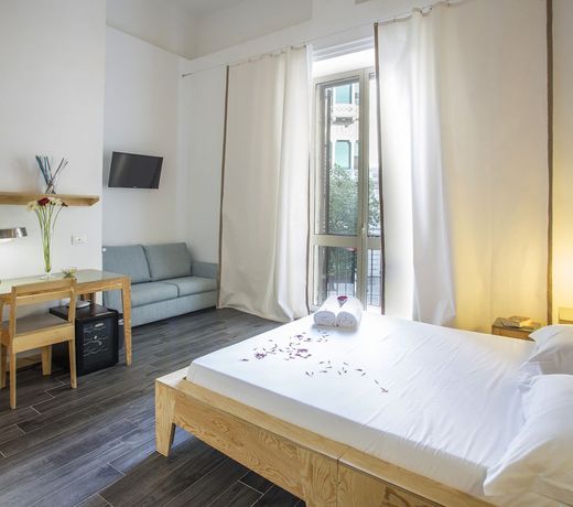 AQUAROOMS Luxury Suites