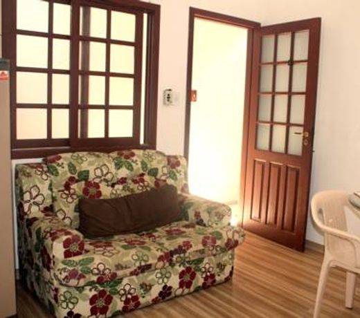 Casa en JurerÃª a 200 metros da praia