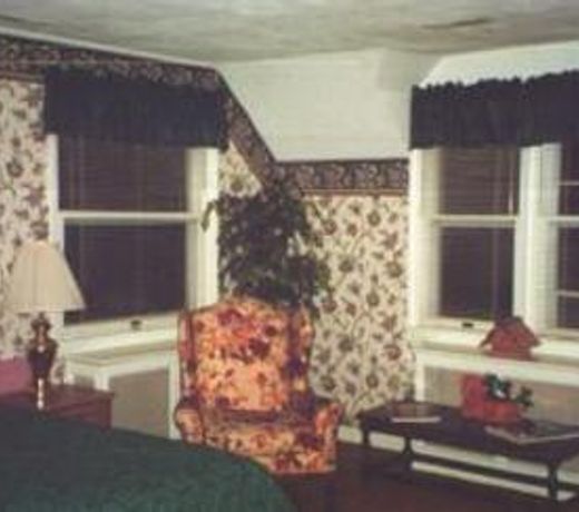 STONEHOUSE COUNTRY INN
