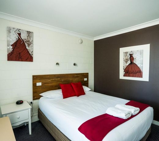 Plainsman Motel