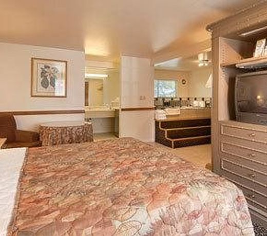 Days Inn by Wyndham Everett