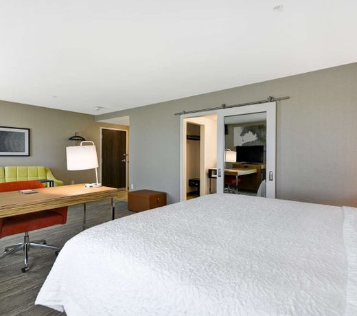 Hampton Inn & Suites Detroit/Warren