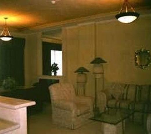 Clarion Hotel & Suites Santa Rita