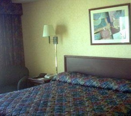 Clarion Hotel & Suites Santa Rita