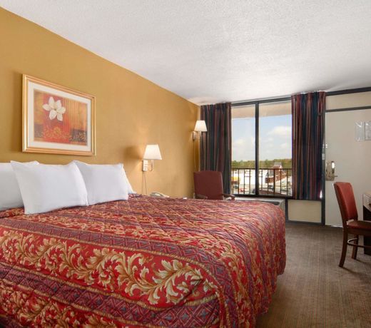 Days Inn by Wyndham Auburn