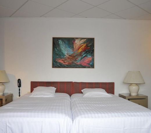 HOTEL LE CLEVES