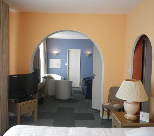 HOTEL LE CLEVES
