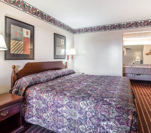 Econo Lodge McDonough