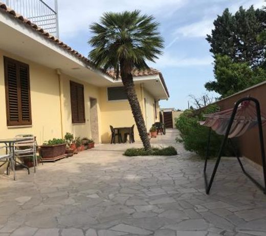 B&B Sun House