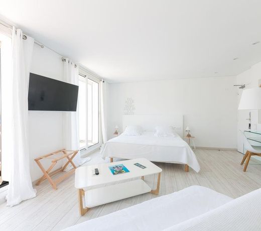 Hotel de La Plage - Mahogany