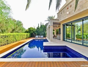 อพาร์ทเมนท์ Luxury Villa in Caesarea II