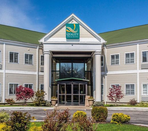 Quality Inn and Suites Newport - Middletown