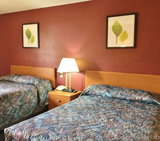 COUNTRY HEARTH INN