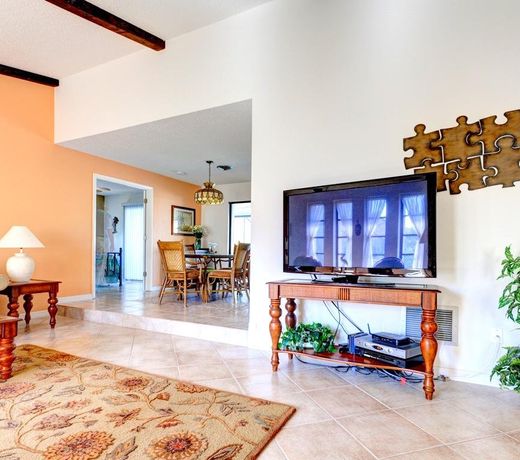 CIRCLE DRIVE HOME BY VACATION RENTAL PROS