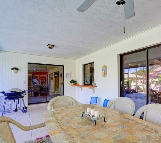 CIRCLE DRIVE HOME BY VACATION RENTAL PROS