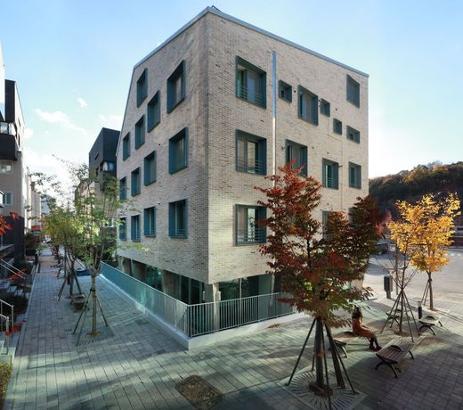 YeNe House